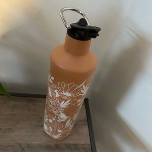 Holley Gabrielle Sandstone Bloom Brumate